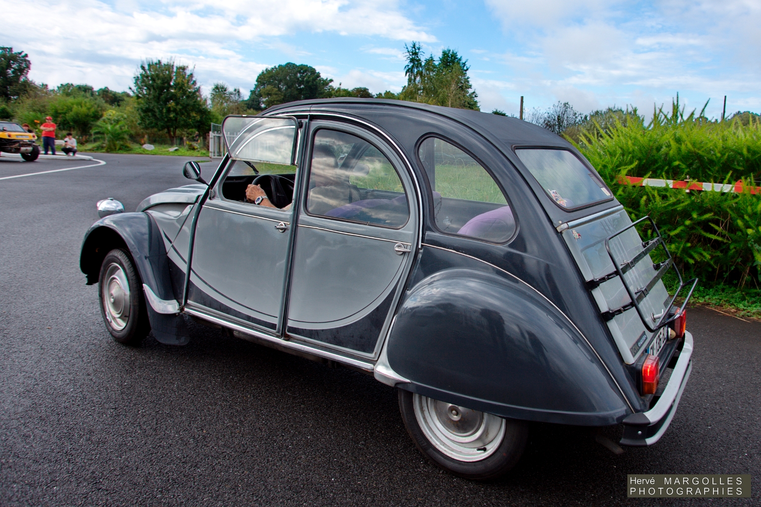 Citroen 2CV-02.jpg